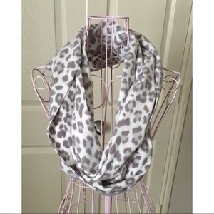 *SOLD* NWOT Old Navy infinity scarf